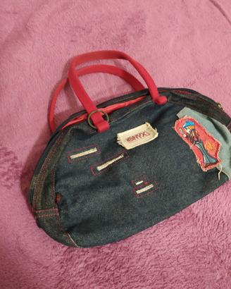 Borsa donna Onyx e una borsa unisex della Levis 