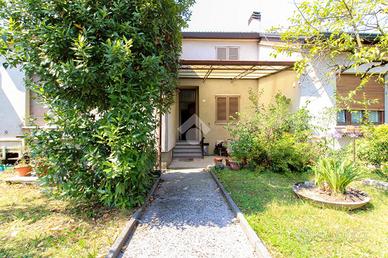 VILLA A SCHIERA CENTRALE A VILLANUOVA SUL CLISI