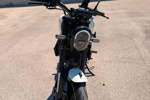 Benelli Leoncino 125 con 3500 km del 2024