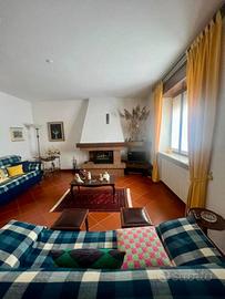 Casa indipendente di 180 m² con 5 locali a Varsi