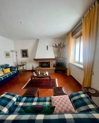 Casa indipendente di 180 m² con 5 locali a Varsi