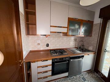 Cucina componibile con elettrodomestici