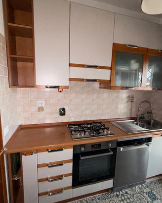 Cucina componibile con elettrodomestici
