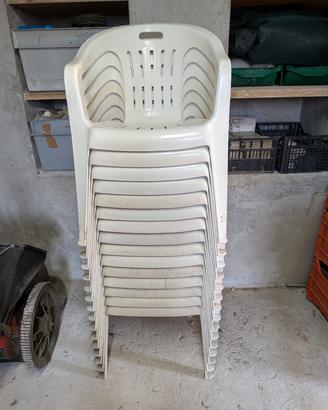 Sedie da giardino in plastica impilabili 