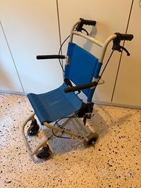 Carrozzina pieghevole da transito per pazienti