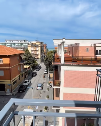 C erchi ampio app con Garage, vicino al MARE?