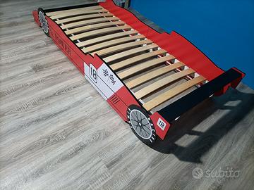 struttura letto per bambini a forma di auto da cor