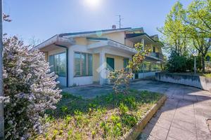 VILLA SINGOLA A MONTE SAN PIETRO