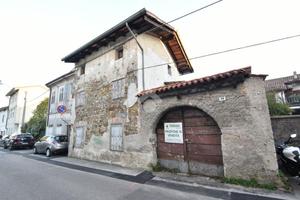 CASA SEMINDIPENDENTE A GORIZIA