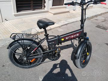 Bici Elettrica Pieghevole ENGWEcon pulsante Boost