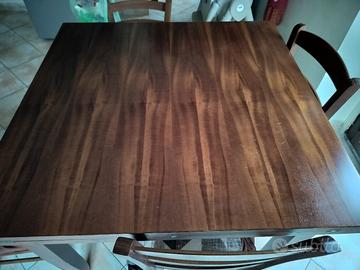 Tavolo allungabile, più sedie