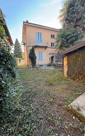 VILLETTA IN CENTRO CON GIARDINO E LABORATORIO, Via