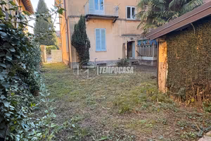 VILLETTA IN CENTRO CON GIARDINO E LABORATORIO, Via