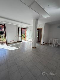 NEGOZIO A OSIO SOPRA
