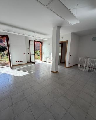 NEGOZIO A OSIO SOPRA