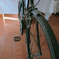 Bici donna nera. Dimensioni adulto