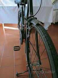 Bici donna nera. Dimensioni adulto