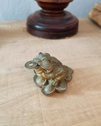 Antico amuleto Jin Chan cinese in bronzo 