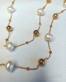 collana lunga in acciaio dorato, perle di fiume  e
