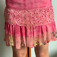 Gonna in seta rosa e fantasia di fiorellini