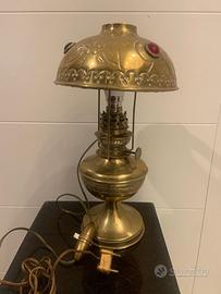 Antico lume elettrificato francese in ottone