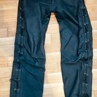 Pantaloni in pelle per motociclista