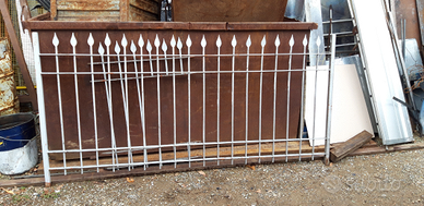 Ringhiera in ferro cm. 220 x 100 altezza