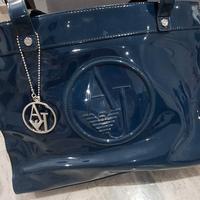 Borsa Armani Jeans vernice Blu e cover iphone