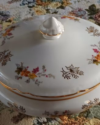 zuppiera con coperchio