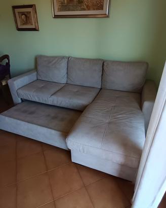 Divano grigio perla