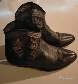 STIVALETTI TEXANI/O CAMPEROS IN PELLE NERA N. 39
