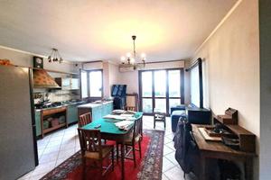 AMPIO E RECENTE BILOCALE CON BALCONE CON POSSIBILI