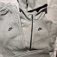 Tuta Nike bimbo taglia L 12 anni