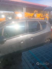 auto con motore rotto