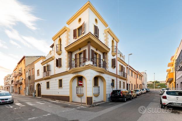 Trivano con Terrazza, 6 Balconi e P. Auto