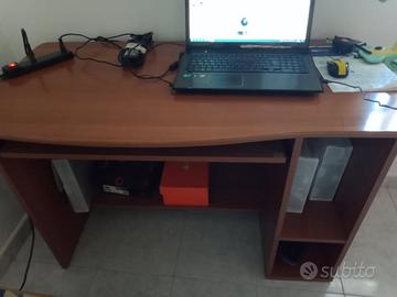 scrivania porta pc fisso