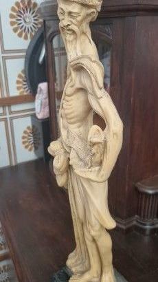 statue