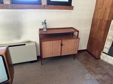 2 credenze vintage anni '50 e radio Grundig