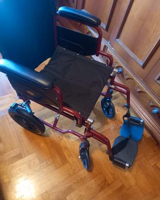 Sedia a rotelle pieghevole