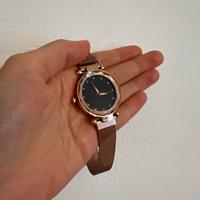 Orologio elegante da donna dorato magnetico