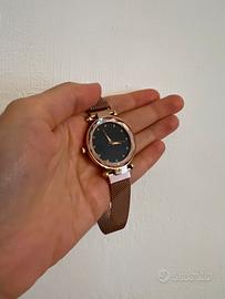 Orologio elegante da donna dorato magnetico