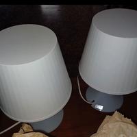 Due Lampade da comodino in plastica