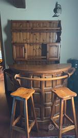 Mobile Bar con sgabelli