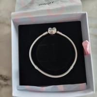Bracciale PANDORA Moments con Chiusura a Cuore