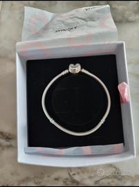 Bracciale PANDORA Moments con Chiusura a Cuore