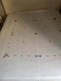 Coperta ricamata a mano