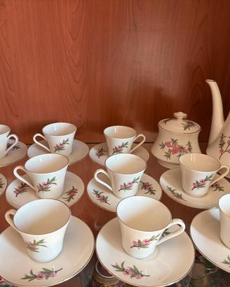Servizio da te o caffè in porcellana bianca