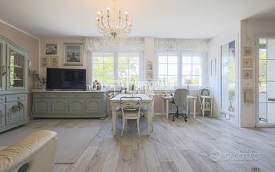 AMPIO QUADRILOCALE RISTRUTTURATO CON BALCONE AL QU