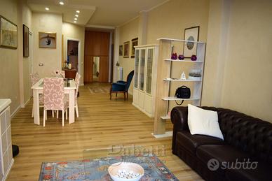 Appartamento con tre camere da letto