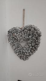 decorazione cuore di pigne